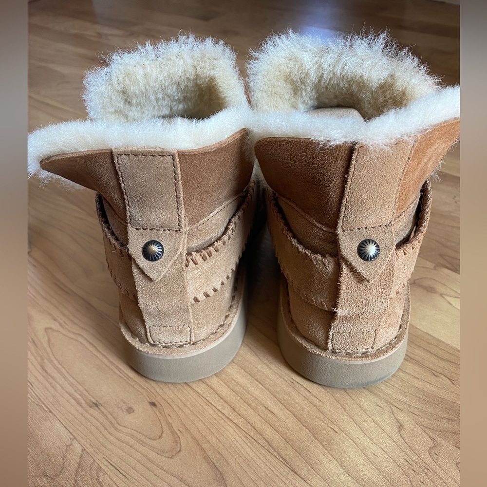 Ugg - Picture 5 of 5